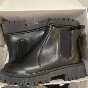 All black comfy anklet boots!